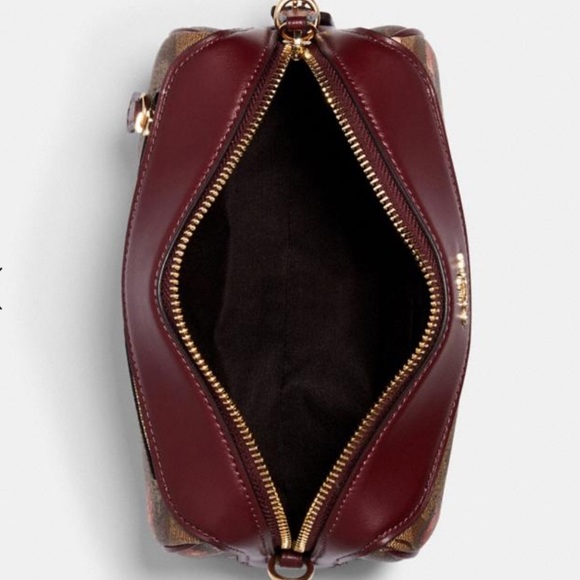 ๐ธCoach Crossbody Signature ๐ธ - Picture 4 of 6